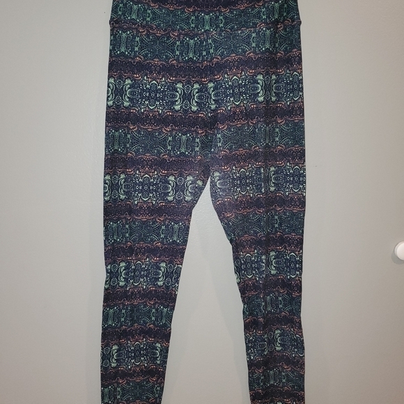 LuLaRoe One Size Buttery Soft Legging - Picture 2 of 5